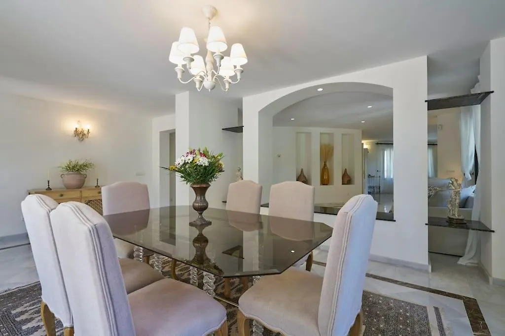 Villa Dos Palomas On The Golden Mile In Marbella