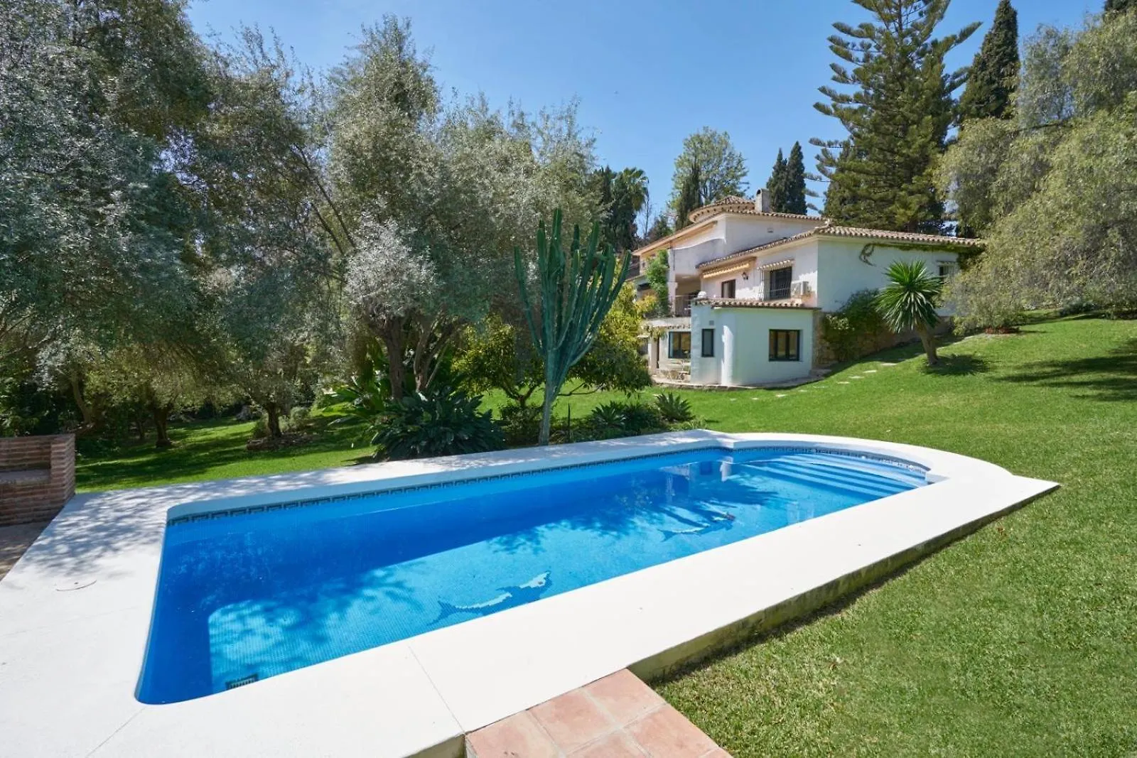 Villa Dos Palomas On The Golden Mile In Marbella