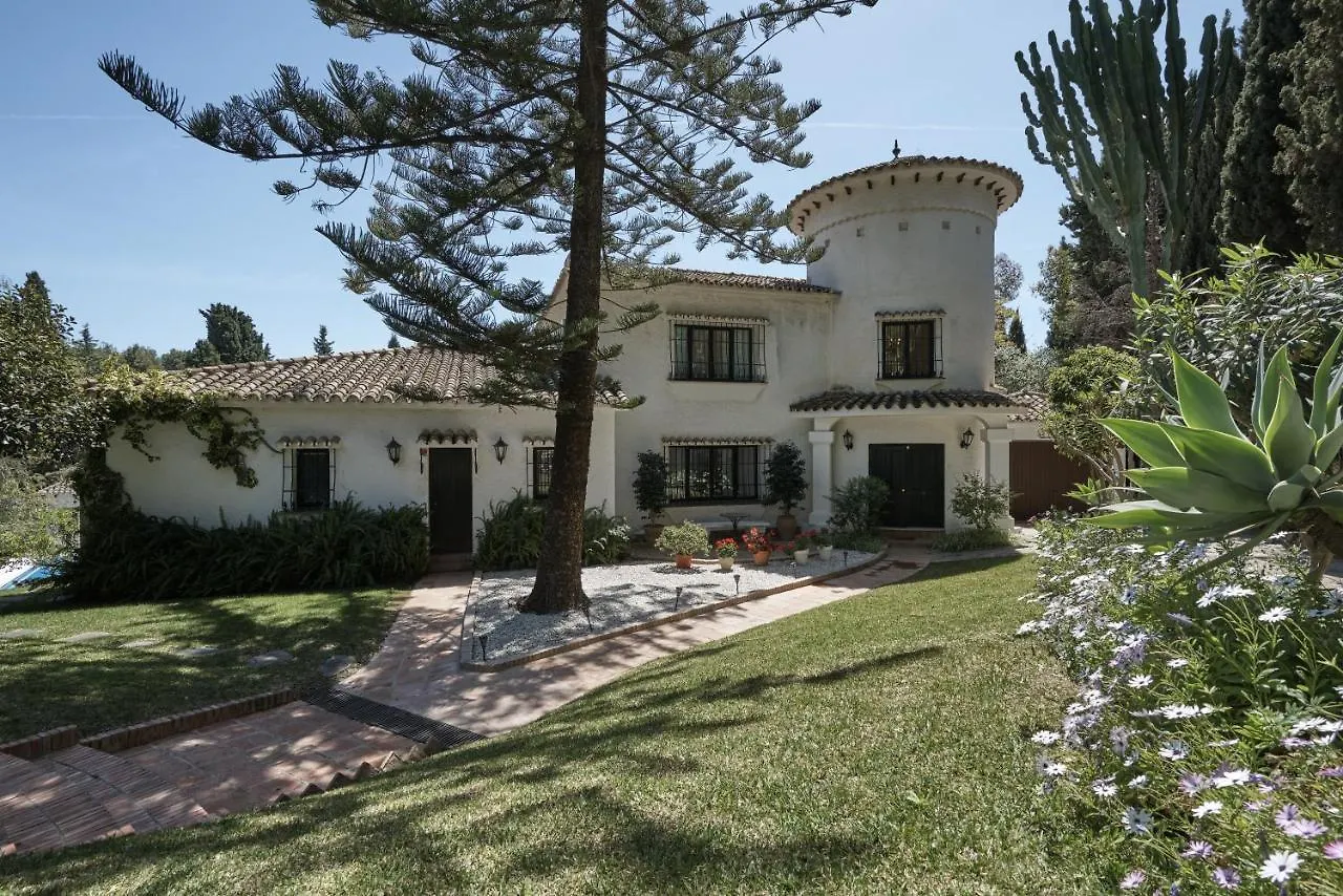 Villa Dos Palomas On The Golden Mile In Марбелья